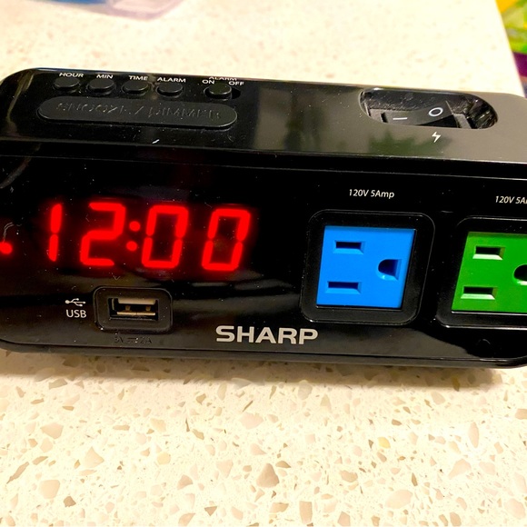 Sharper Image Other Sharp Digital Alarm Clock With Usb 2 Amp Port